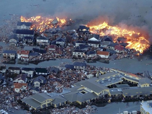 story_xlimage_2011_03_r1536_japan_earthquake_reac_hold_for_pic-512x383